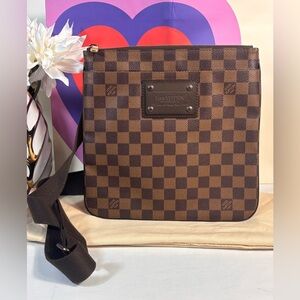 Louis Vuitton Damier Ebene Pochette Plate Brooklyn